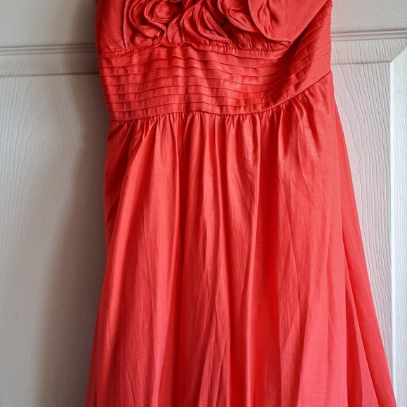 Dresses - Picture 13 of 16